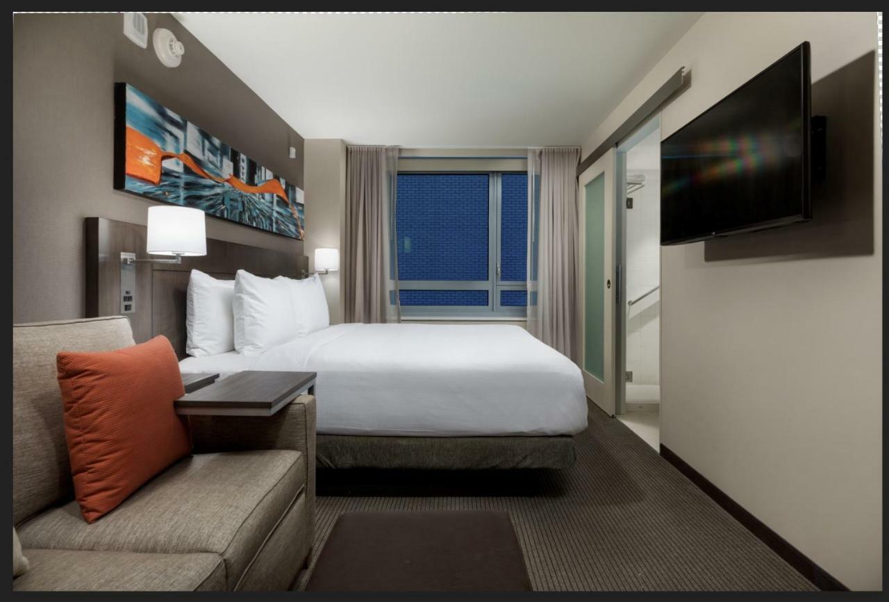 Standard Zimmer mit Kingsize-Bett und Schlafsofa