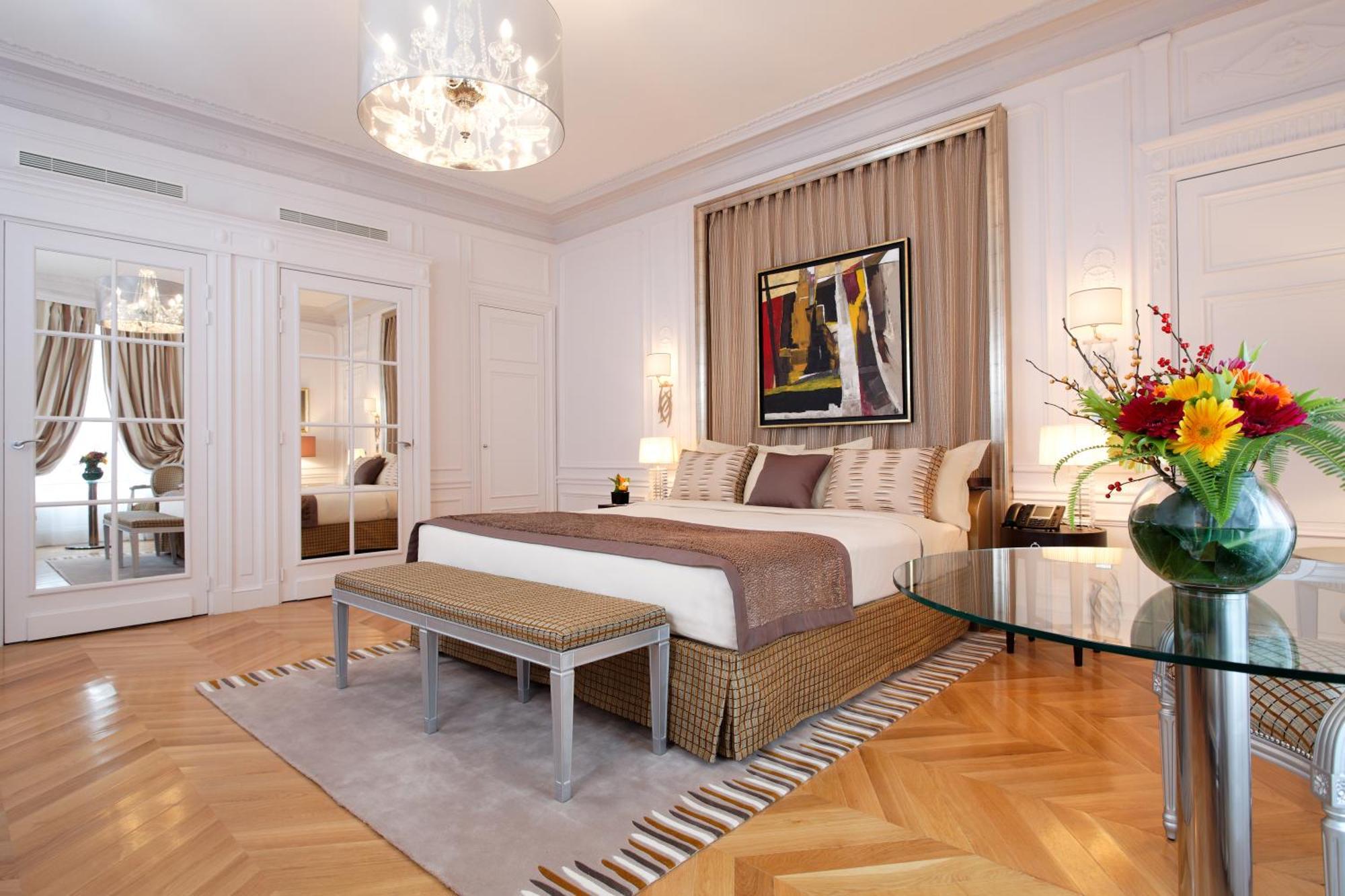 Large Deluxe Room