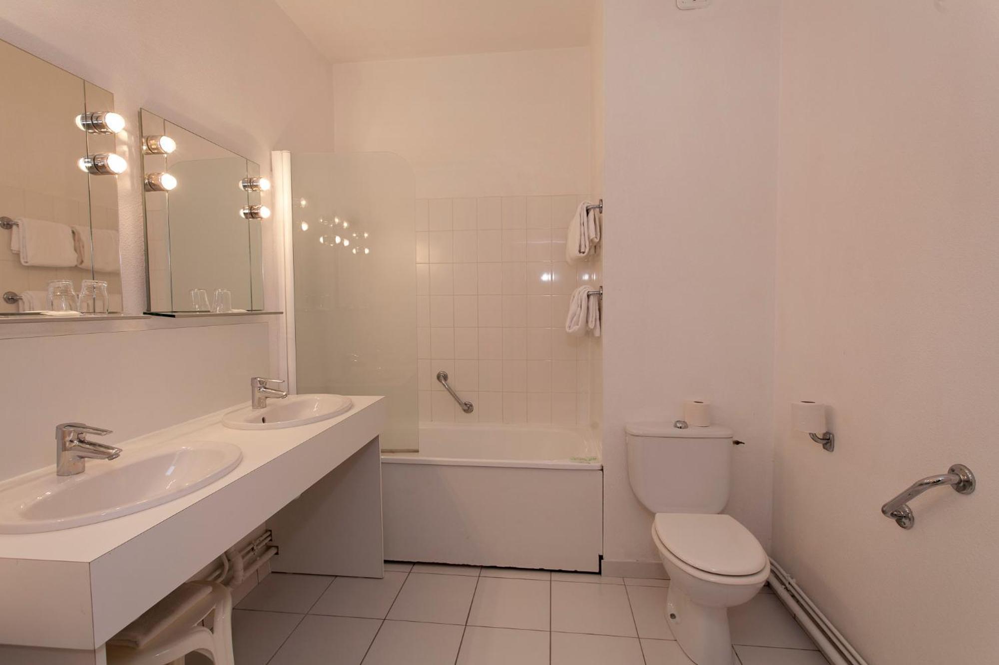 Classic Quadruple Room,1681723133:JPEG