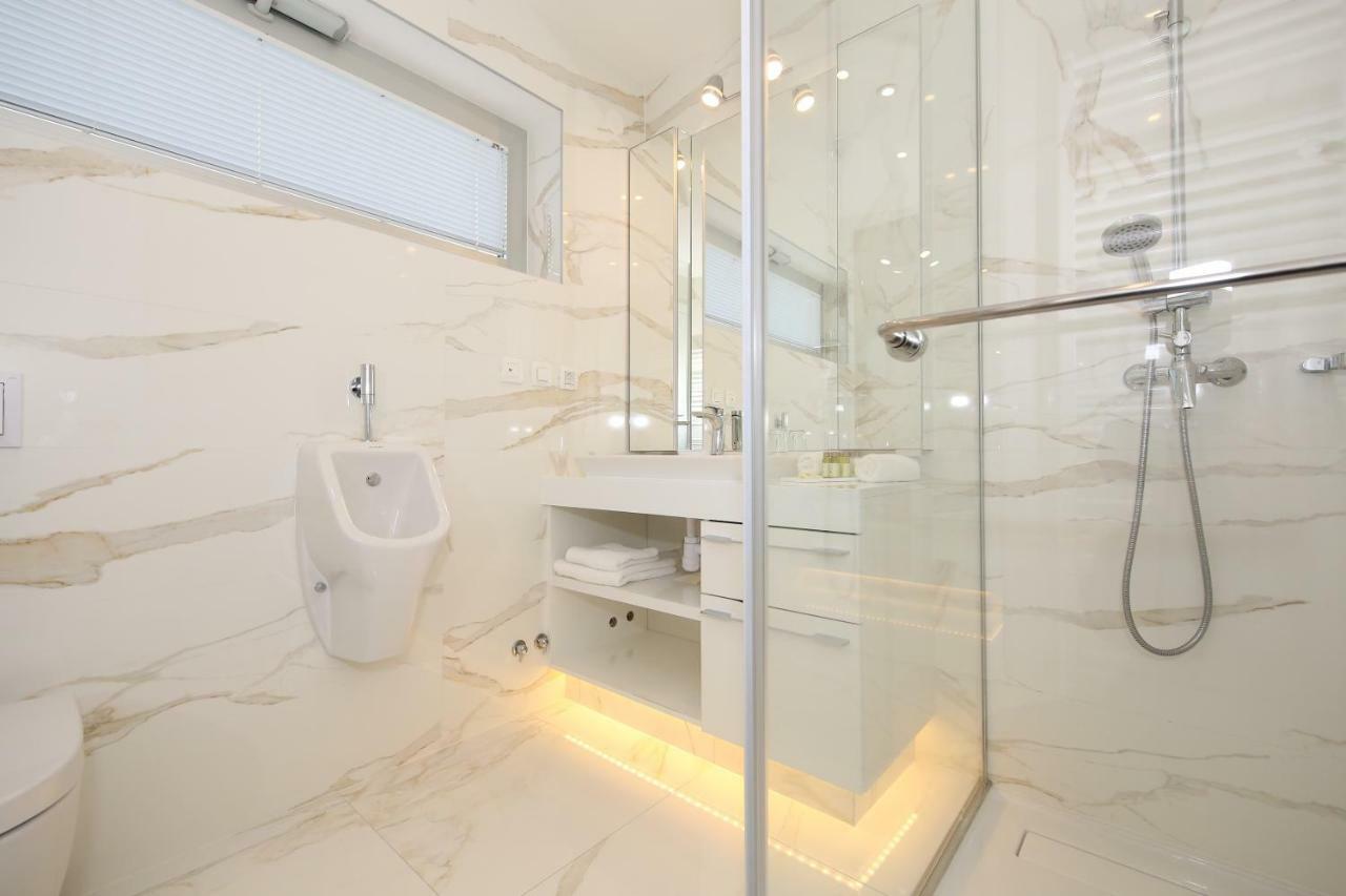 Superior King Suite