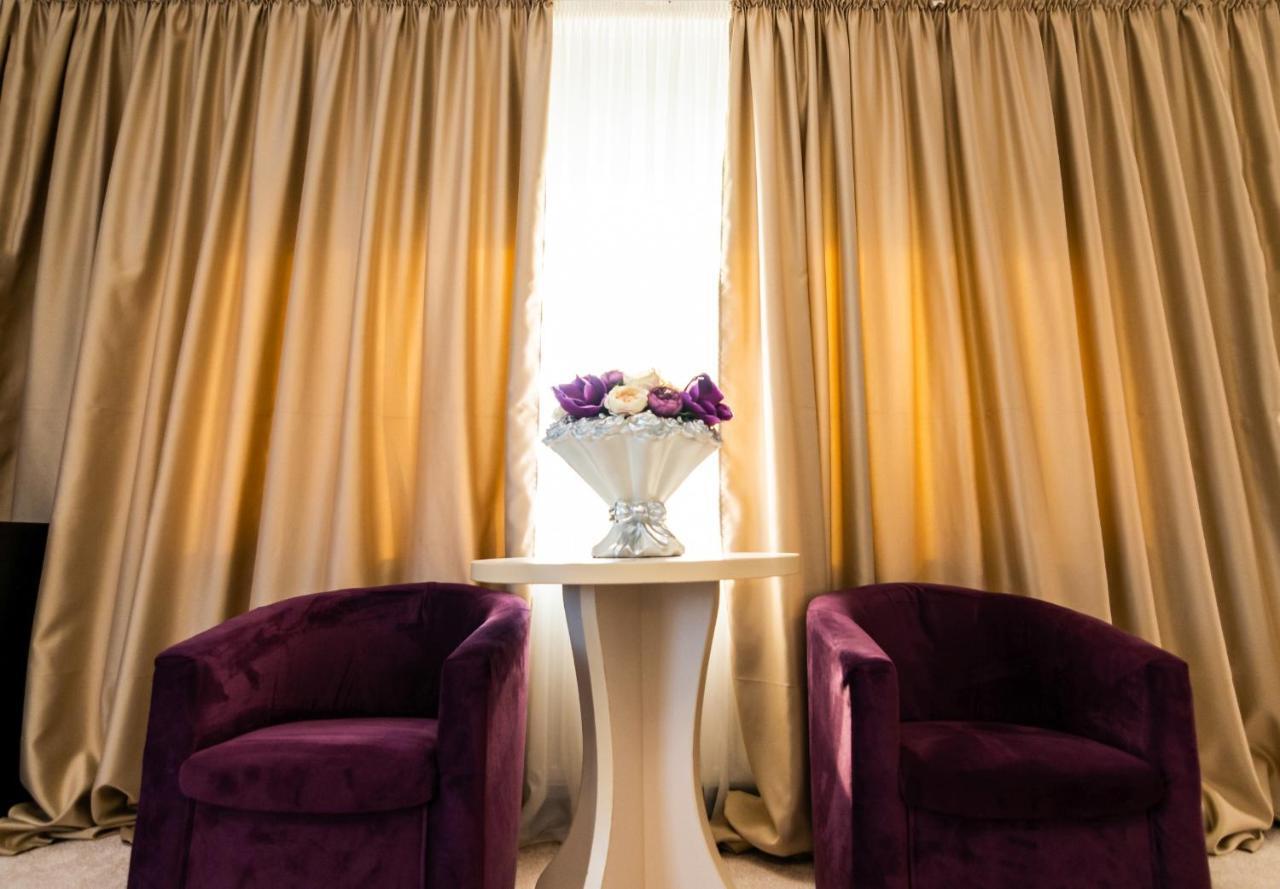 Queen Room Garden View