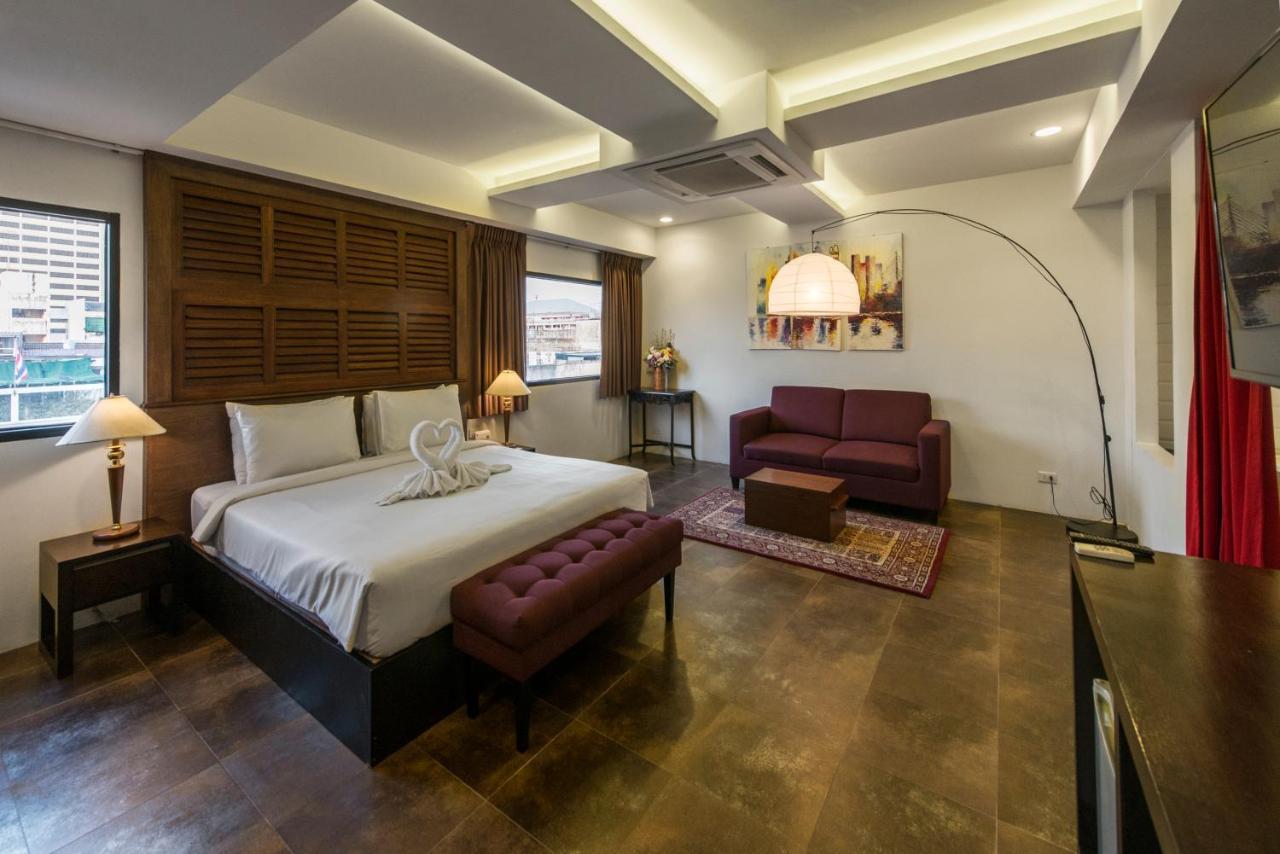 Suite Bathtub