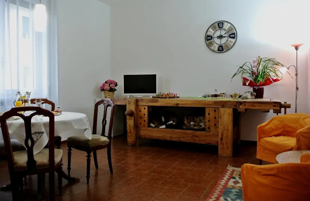 B&B Lori-1