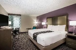 La Quinta Inn By Wyndham Davenport & Conference Center-1