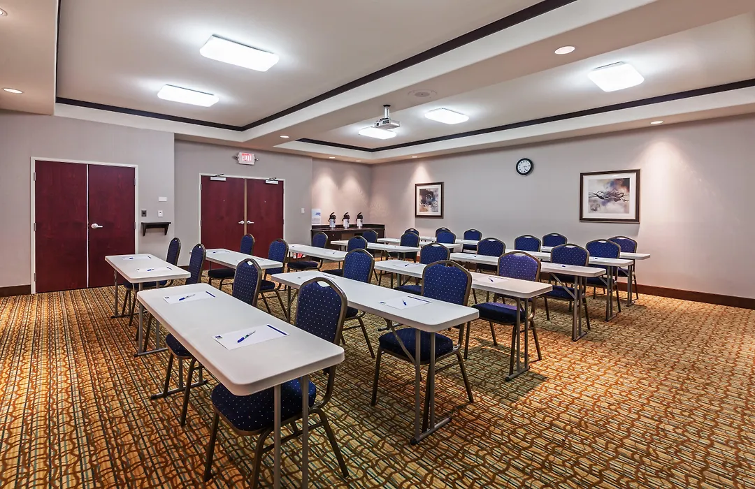 Holiday Inn Express & Suites Cleveland By Ihg-1