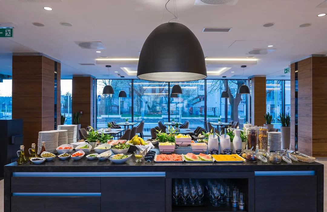 Q Hotel Plus Krakow-1