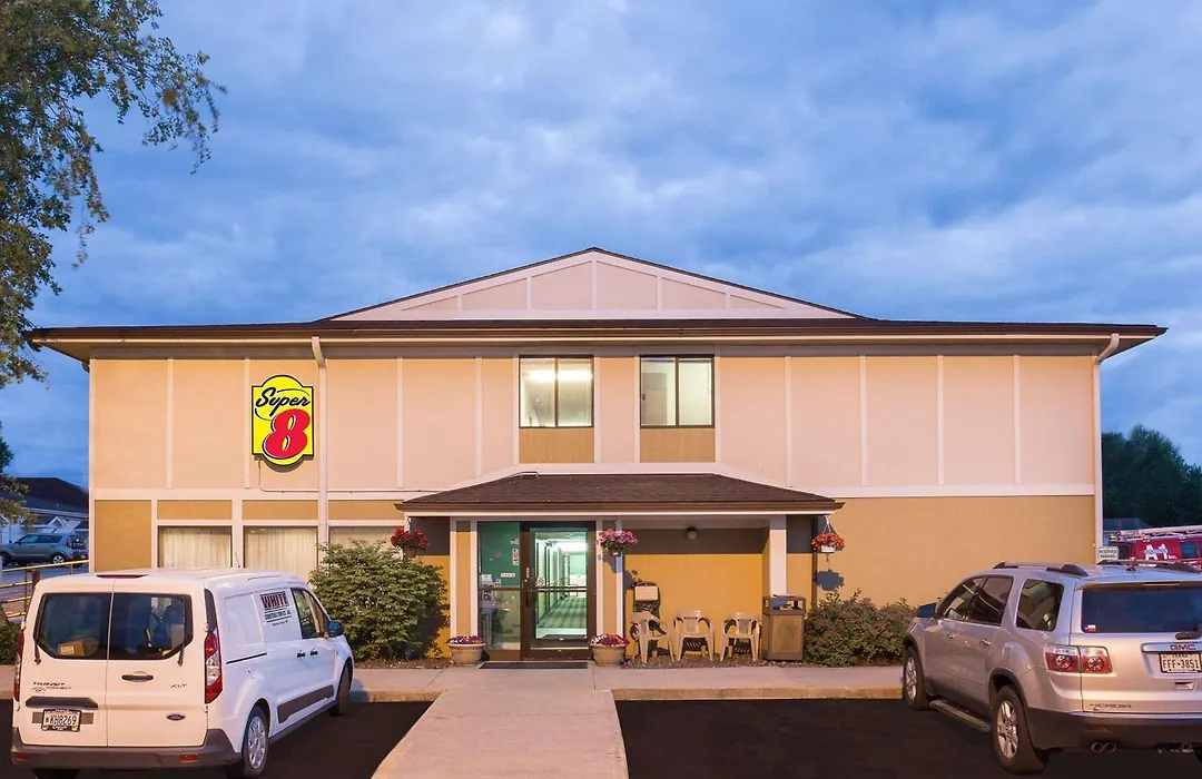 Super 8 By Wyndham Beaver Dam-1