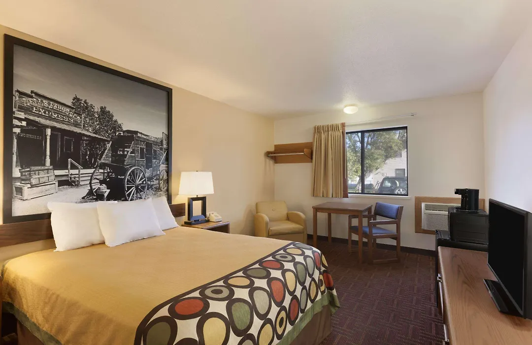 Super 8 By Wyndham Wall-1