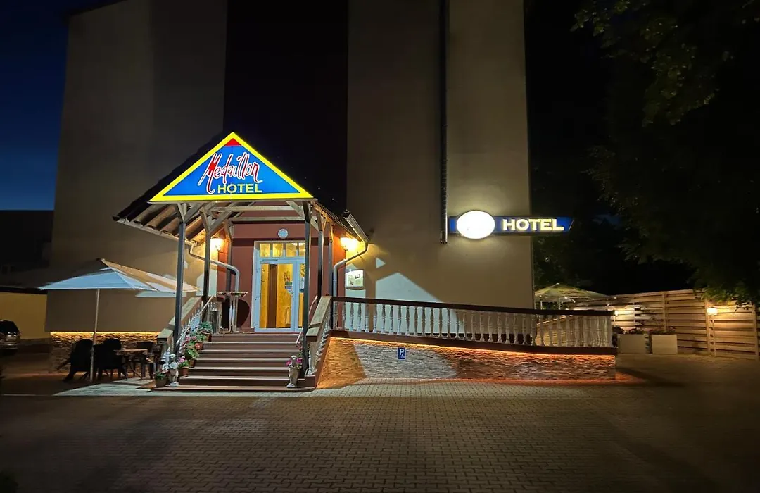 Hotel Medaillon-1