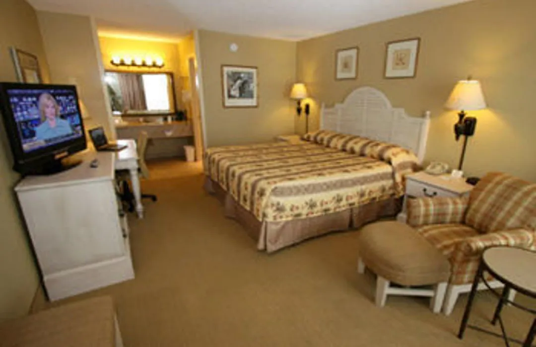 Best Western Battleship Inn-1
