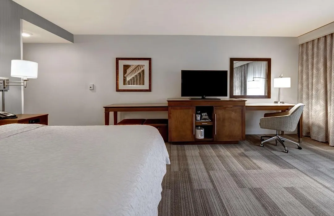 Hampton Inn & Suites Milwaukee West-1
