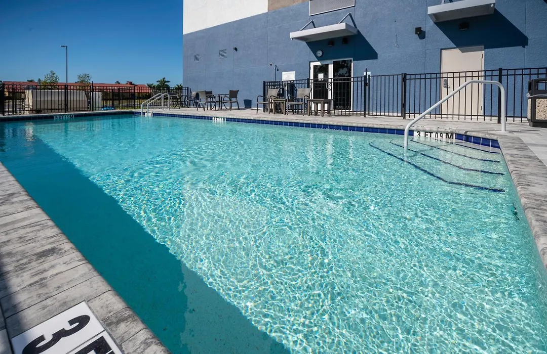 Holiday Inn Express & Suites - Fort Myers Airport By Ihg-1