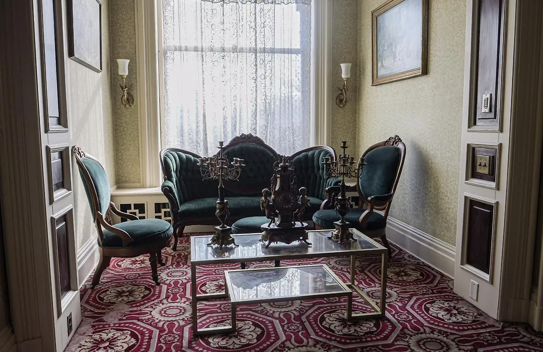 Henderson Castle Inn-1