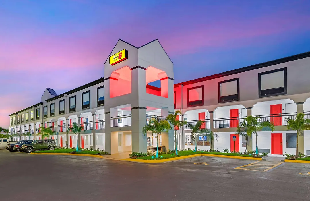 Super 8 By Wyndham Orlando Near Florida Mall-1