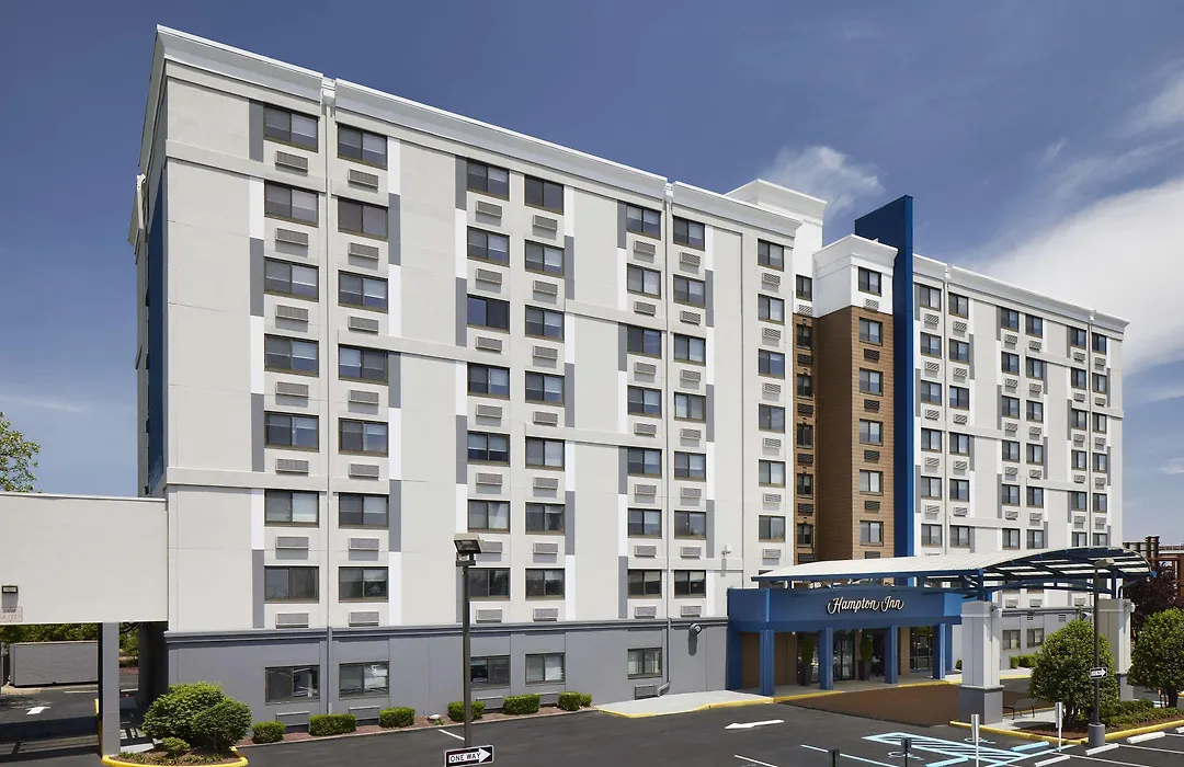 Hampton Inn Newark Airport-1