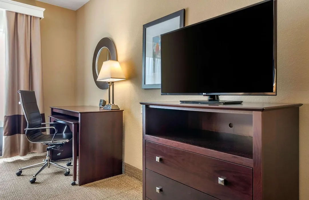 Comfort Suites Near Route 66-1