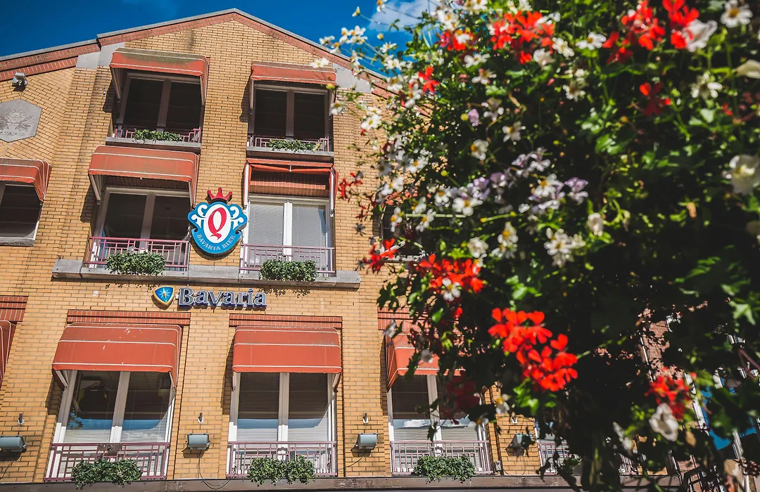 Queen Hotel-1