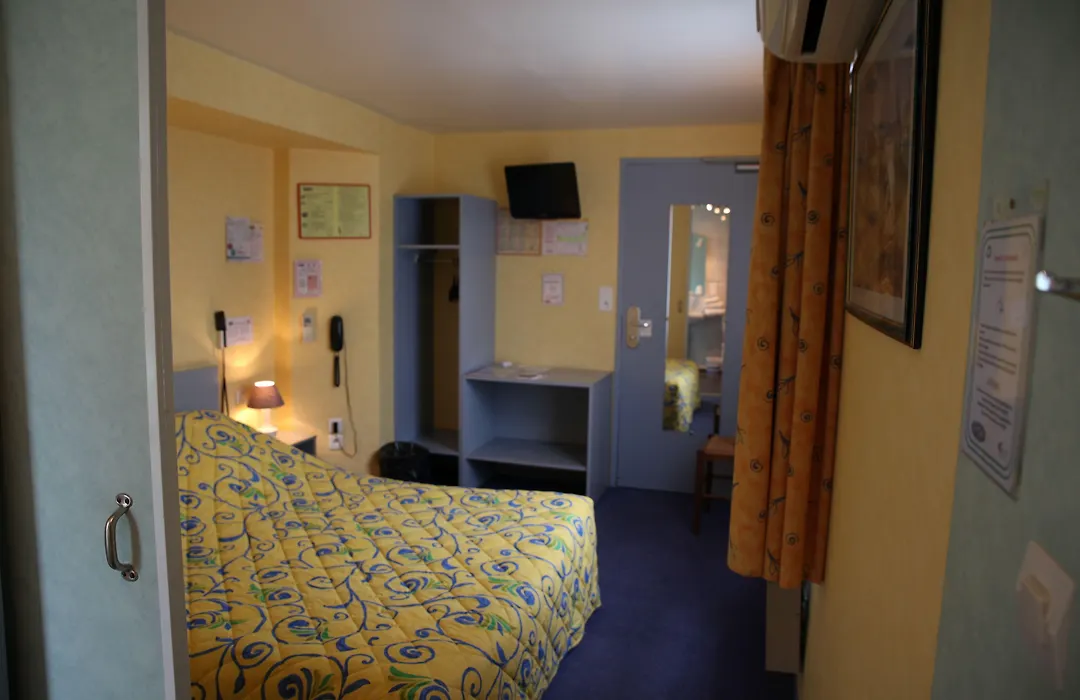 Crau Hotel-1