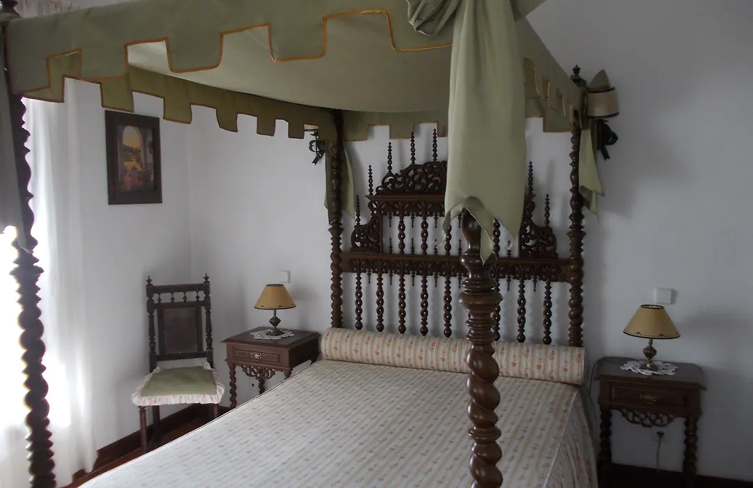 Casa De S. Thiago Do Castelo-1