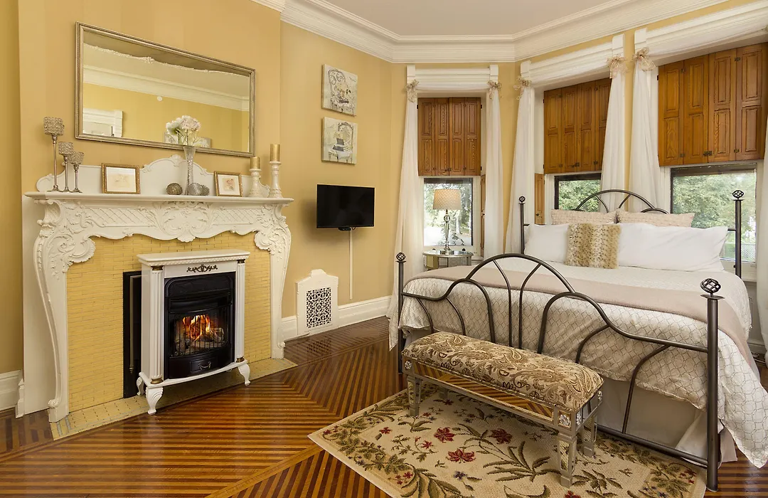 Reynolds Mansion-1