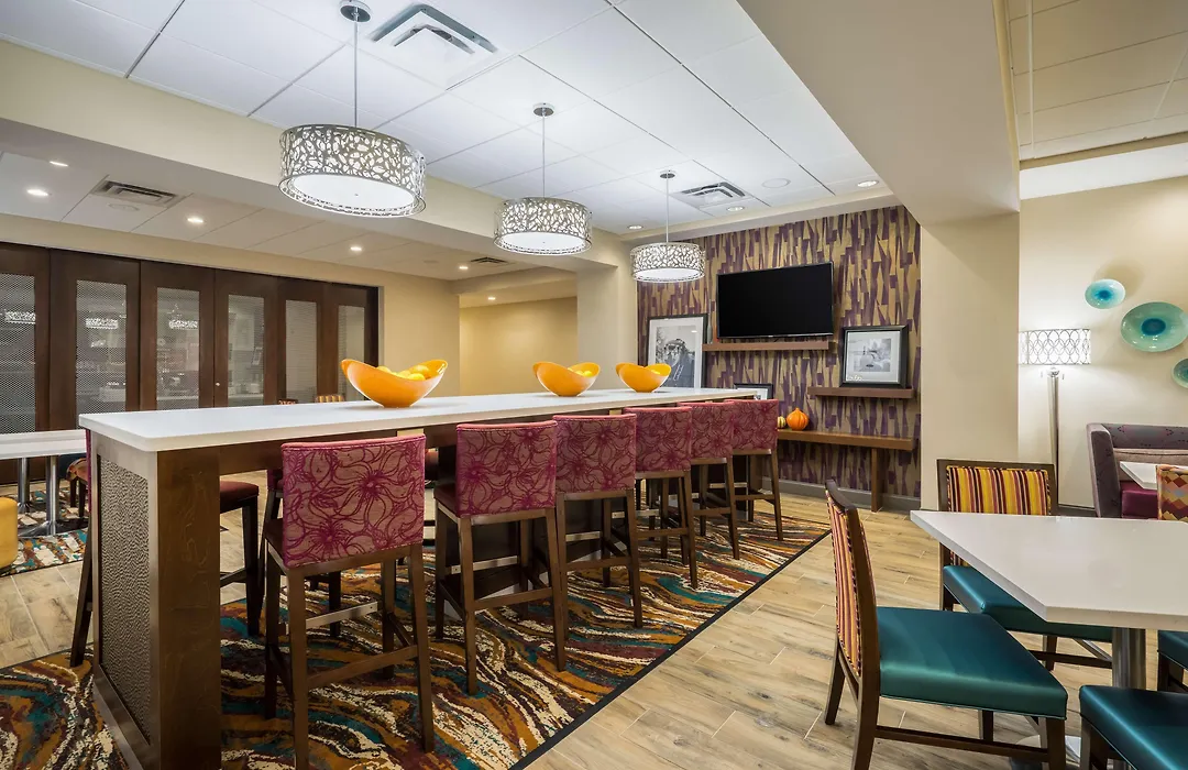 Hampton Inn Newport-1
