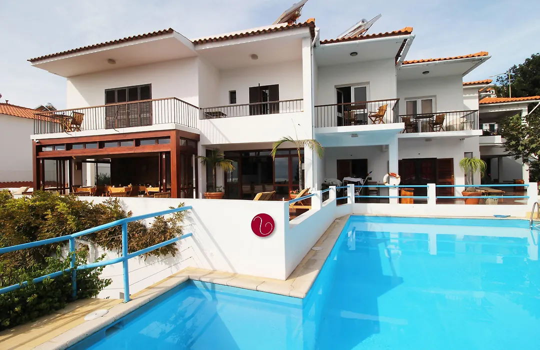 Guesthouse Vila Lusitania-1