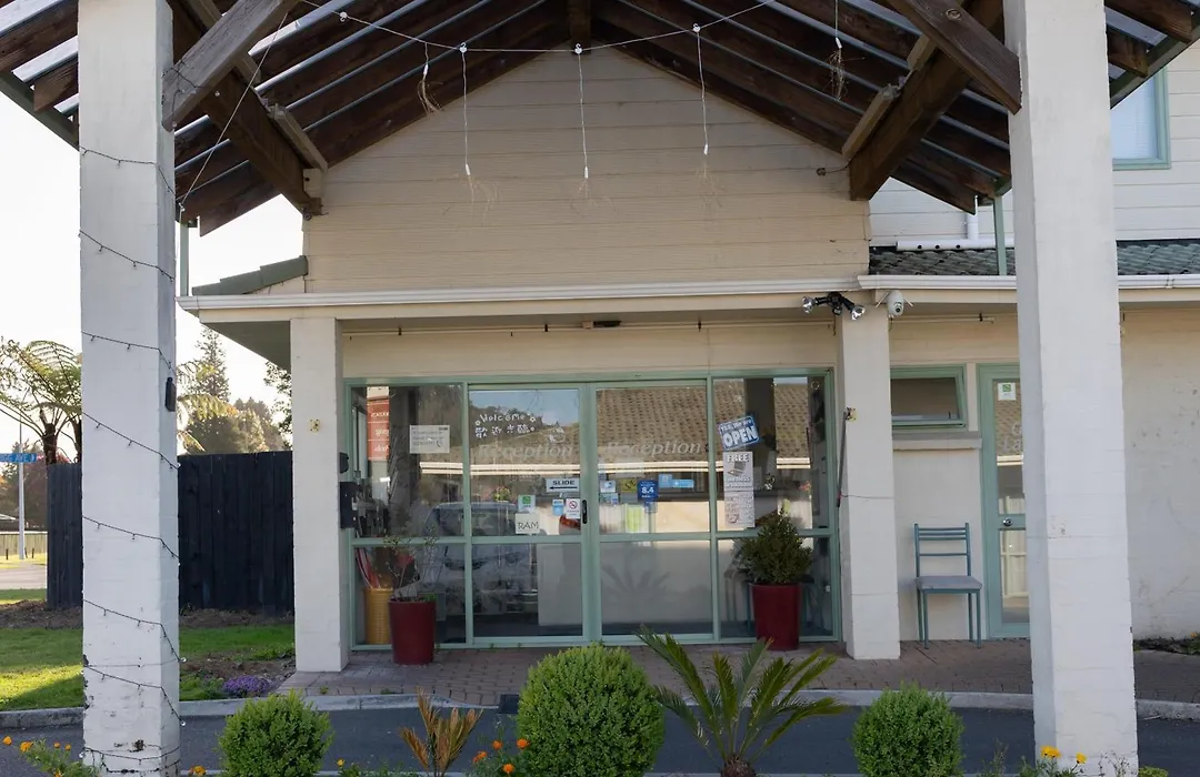 Birchwood Spa Motel-1