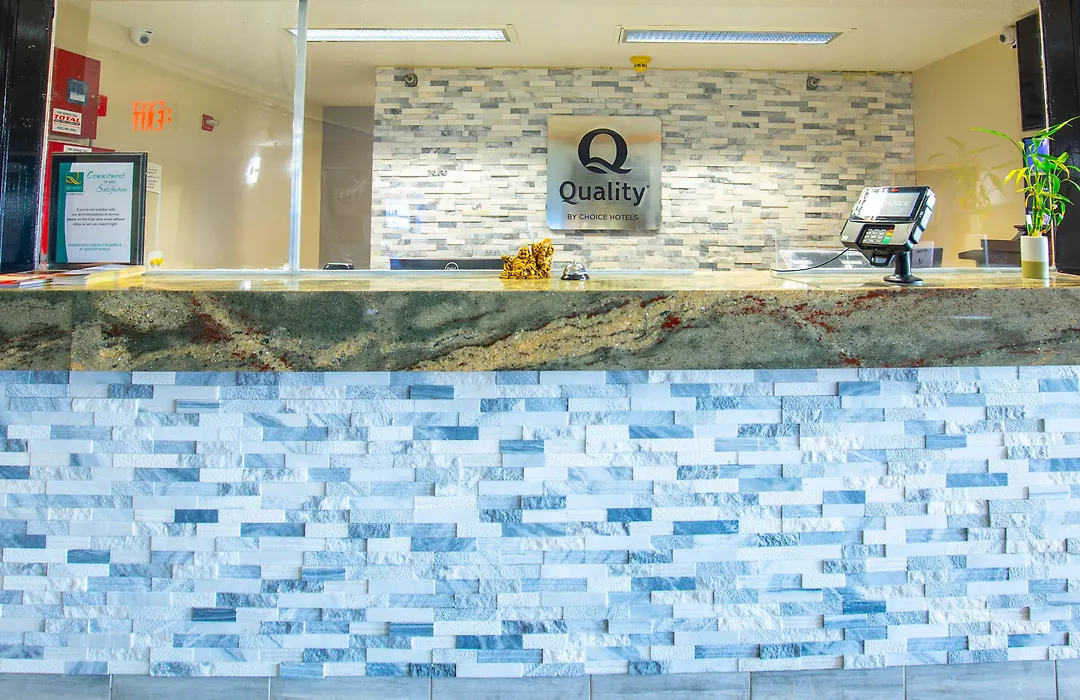 Quality Inn & Suites Woodstock Near Lake Geneva-1