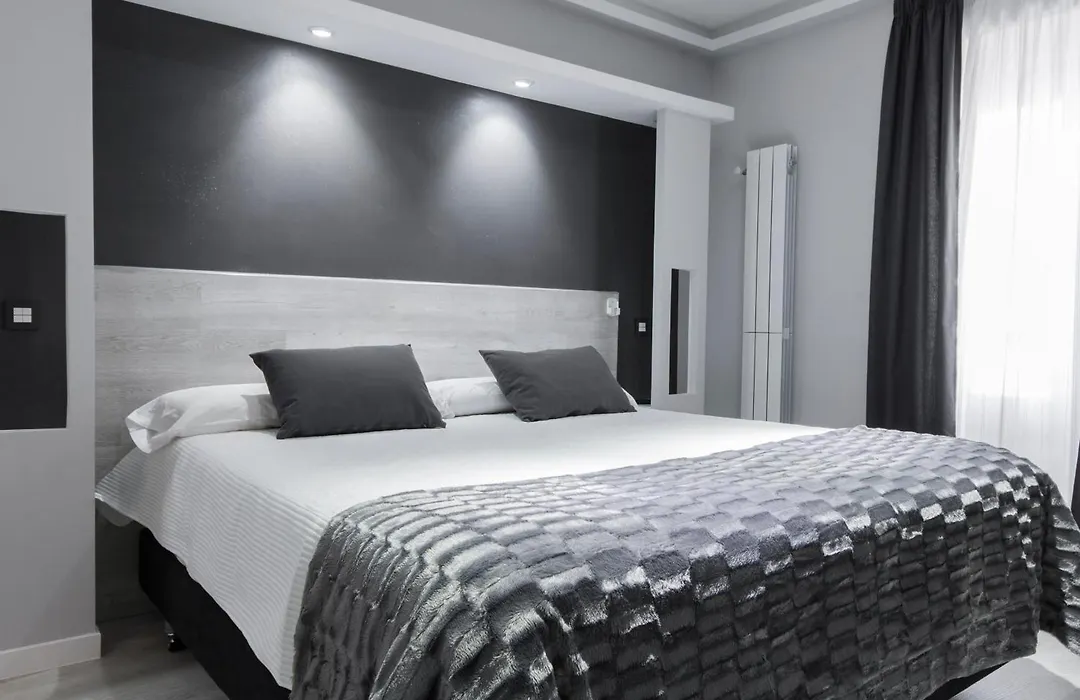 Hostal Overnight Madrid-1