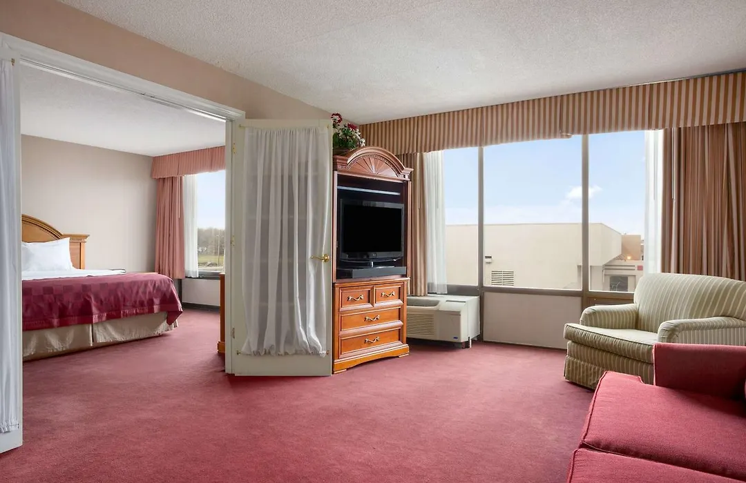 Days Inn & Suites By Wyndham Elyria-1