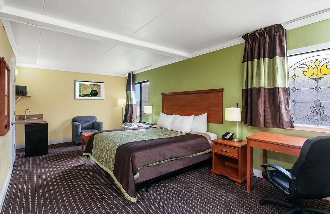 Days Inn By Wyndham Bowling Green-1