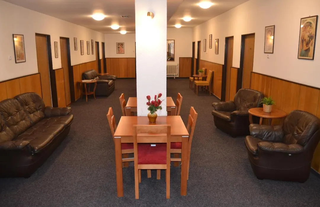 Hotel Bohemians-1