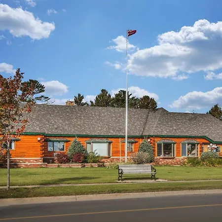 Cabins Of Mackinac & Lodge-3