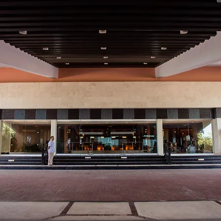 Wyndham Grand Cancun All Inclusive Resort & Villas-3