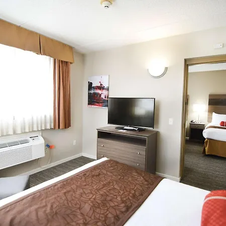 Best Western Plus Sandusky Hotel & Suites-3