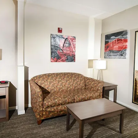 Best Western Plus Sandusky Hotel & Suites-2