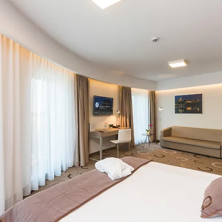 Q Hotel Plus Krakow-3
