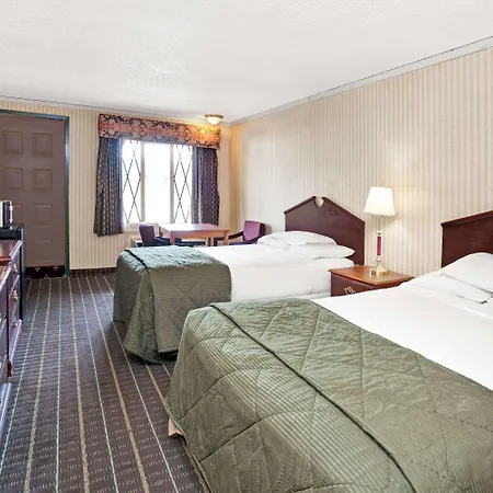 Knights Inn - Madison Heights-3