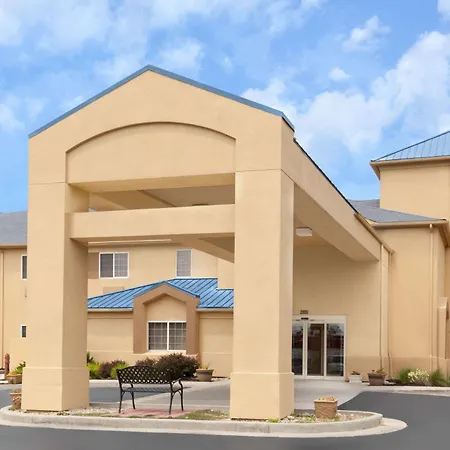 Baymont By Wyndham Fort Wayne-3