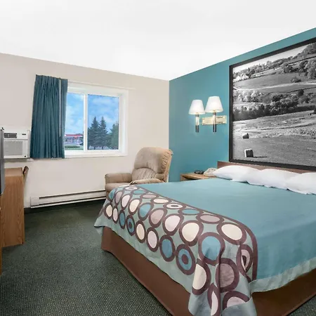 Super 8 By Wyndham Huron-2