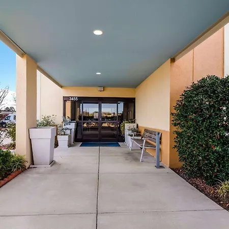 Clarion Pointe New Bern-3