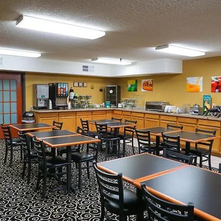 Quality Inn & Suites Watertown Near Prairie Lakes Ice Arena-2
