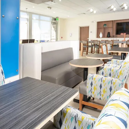 Holiday Inn Express & Suites - Fort Myers Airport By Ihg-2
