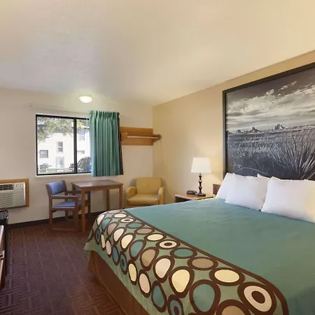 Super 8 By Wyndham Wall-2