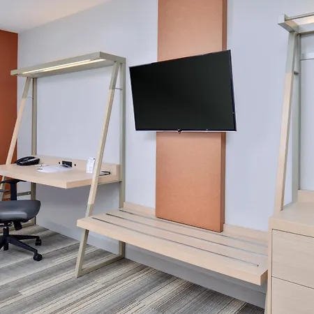 Holiday Inn Express & Suites Farmington Hills - Detroit By Ihg-3