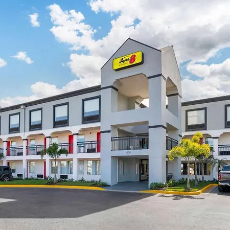 Super 8 By Wyndham Orlando Near Florida Mall-3