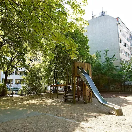 Apartmenthouse Berlin - Am Goerlitzer Park-3