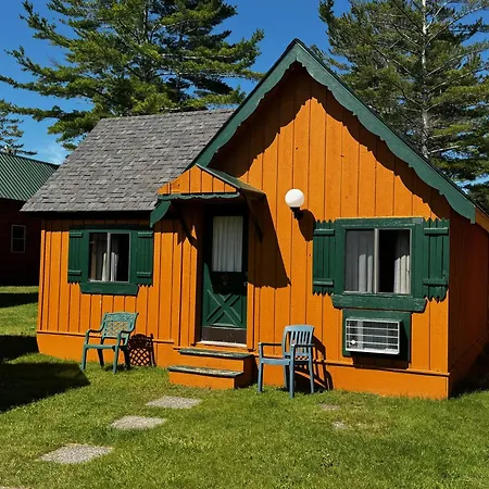 Cabins Of Mackinac & Lodge-2