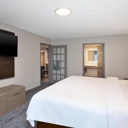 Holiday Inn Express & Suites Milwaukee Nw - Park Place By Ihg-3