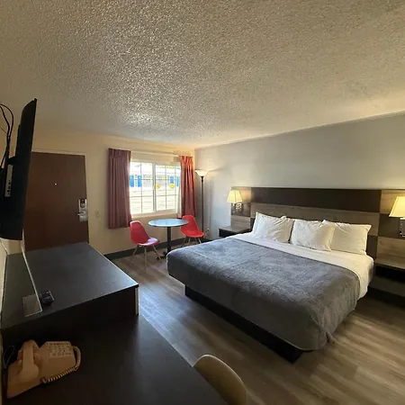 Pine Needles Inn-2